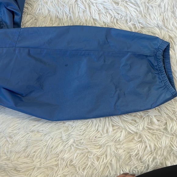 The North Face Lightweight Rain Jacket - Picture 9 of 9